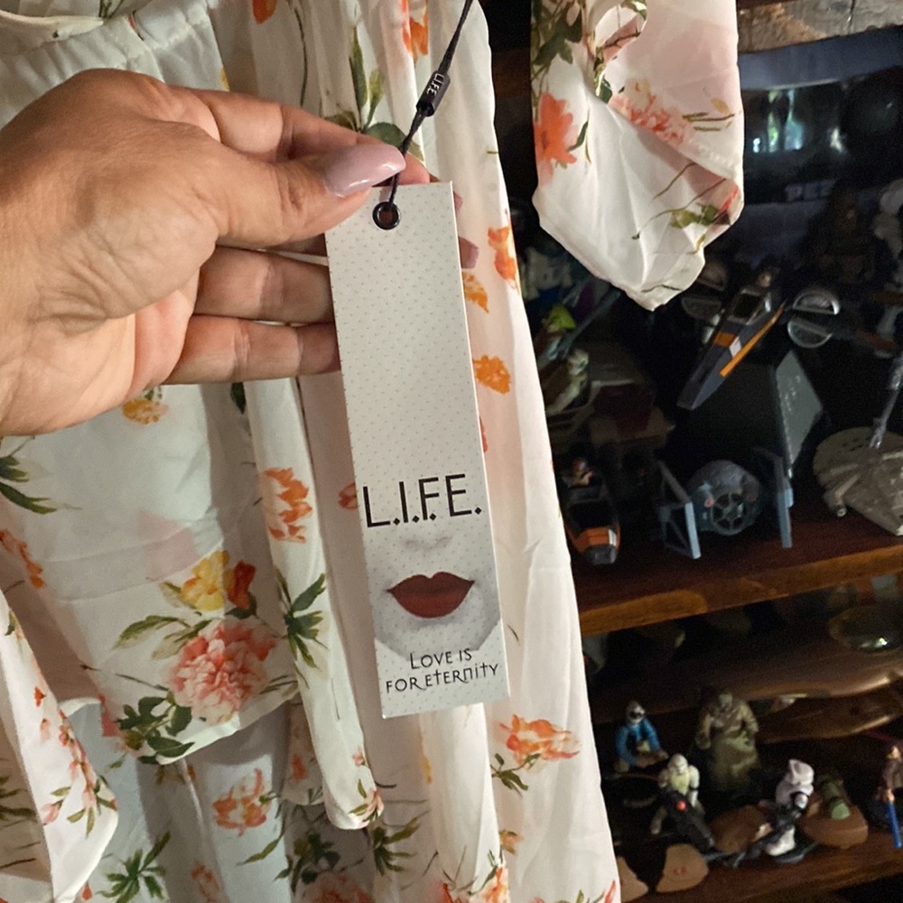Medium size floral see through polyester blouse - Picture 3 of 3